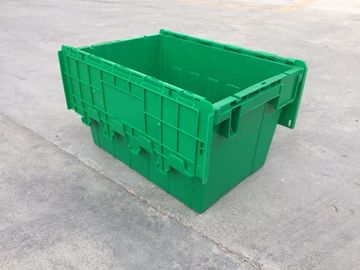 Żółte plastikowe pojemniki do przechowywania Dołączone pokrywki ułożone w stos do transportu