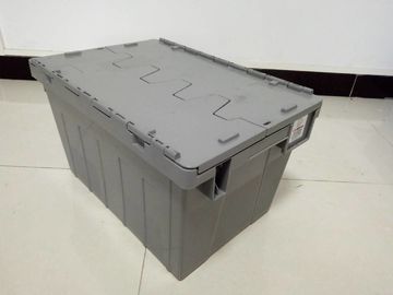 Żółte plastikowe pojemniki do przechowywania Dołączone pokrywki ułożone w stos do transportu